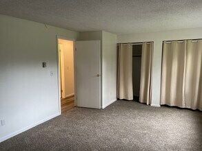 6111 Glen Mary Ln SE, Unit D in Lacey, WA - Building Photo - Building Photo