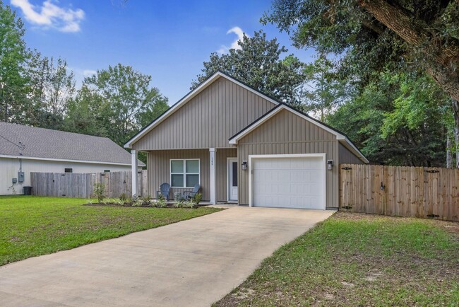 160 Oak Ln in Crestview, FL - Building Photo - Building Photo