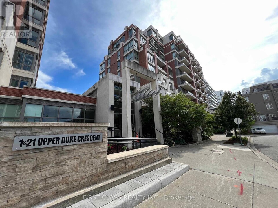 1-101 Upper Duke Crescent in Markham, ON - Building Photo