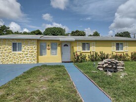 5911 Barbados Way E in West Palm Beach, FL - Building Photo
