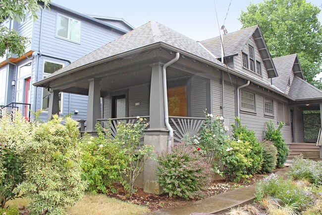 3528 SE Alder St in Portland, OR - Building Photo - Building Photo