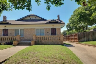 1904 Clover Ln in Fort Worth, TX - Building Photo - Building Photo