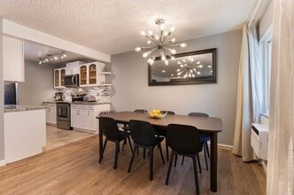 336 Miraleste Dr, Unit 250 in Los Angeles, CA - Foto de edificio - Building Photo