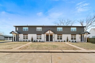 404 NW D St in Bentonville, AR - Building Photo