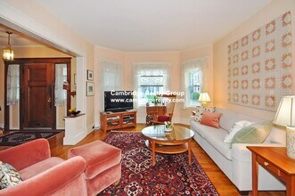 16 Chetwynd Rd, Unit T in Somerville, MA - Foto de edificio - Building Photo