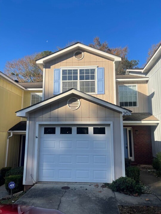 207 Woodrun Dr in Enterprise, AL - Building Photo