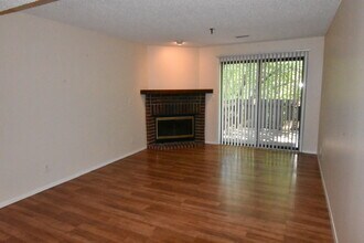 1360 Brook St-Unit -L in St. Charles, IL - Building Photo - Building Photo