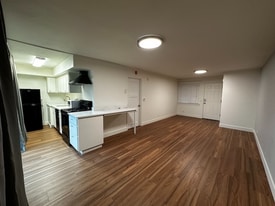 1370 High St, Unit Apt #A in Eugene, OR - Building Photo