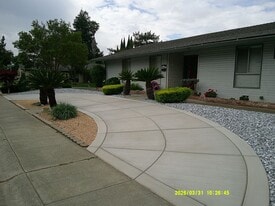 390 S Almond St in Dixon, CA - Building Photo