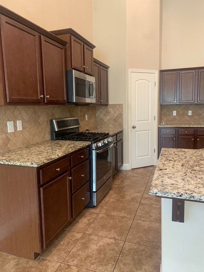 1775 W Humboldt Dr in Hanford, CA - Foto de edificio - Building Photo