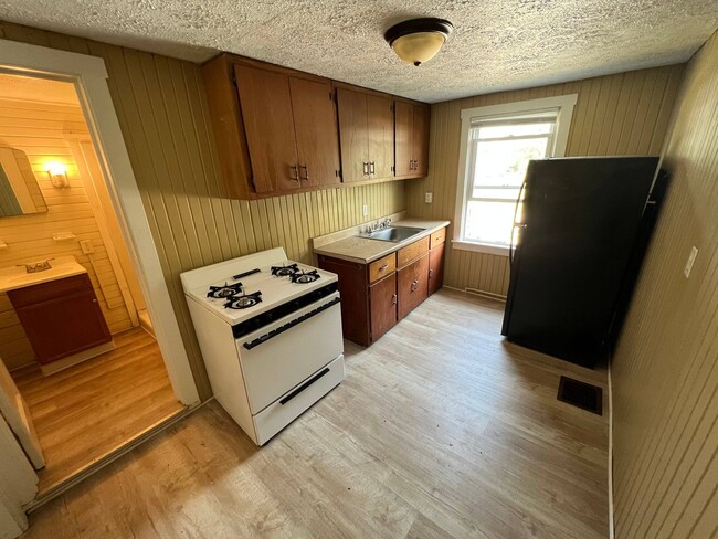 property at 808 W Beechwood Ave