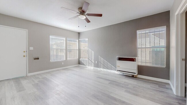1000 N Sloan Ave in Compton, CA - Building Photo - Building Photo