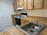 10054 NW 6th St, Unit 204 in Pembroke Pines, FL - Building Photo - Building Photo