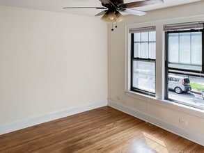 526 W Cornelia Ave, Unit 102 in Chicago, IL - Building Photo - Building Photo