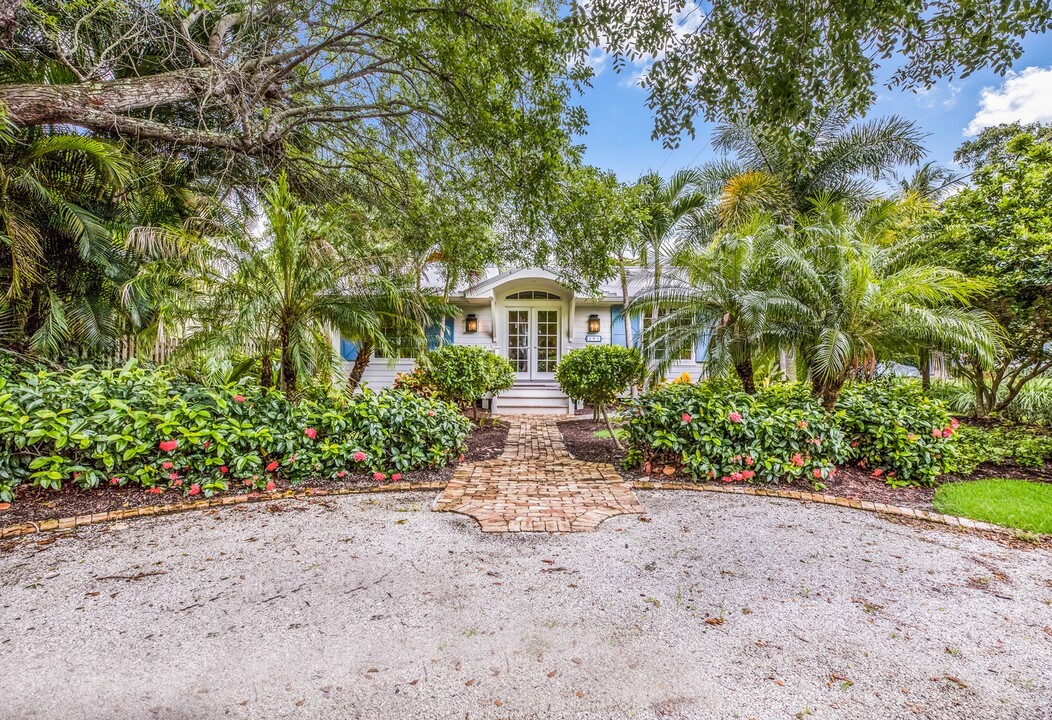 391 Lee Ave in Boca Grande, FL - Building Photo