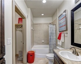 2511 Greenhouse Rd in Houston, TX - Foto de edificio - Building Photo