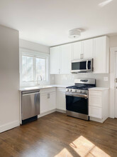 72 Beacon St, Unit 1 in Somerville, MA - Foto de edificio - Building Photo