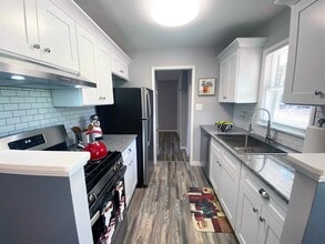 9608 W Ridgewood Dr in Parma Heights, OH - Building Photo - Building Photo