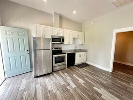 7 Pearl St in Savannah, GA - Building Photo