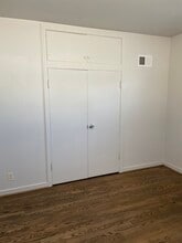 5615 W Wisconsin Ave, Unit Upper Unit #3 in Milwaukee, WI - Foto de edificio - Building Photo