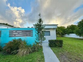 341 23rd Way S in West Palm Beach, FL - Building Photo