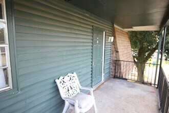 176 Rosalie Dr, Unit C in Avondale, LA - Building Photo - Building Photo