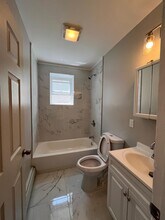 224 Old Bergen Rd, Unit 3 in Jersey City, NJ - Building Photo - Building Photo