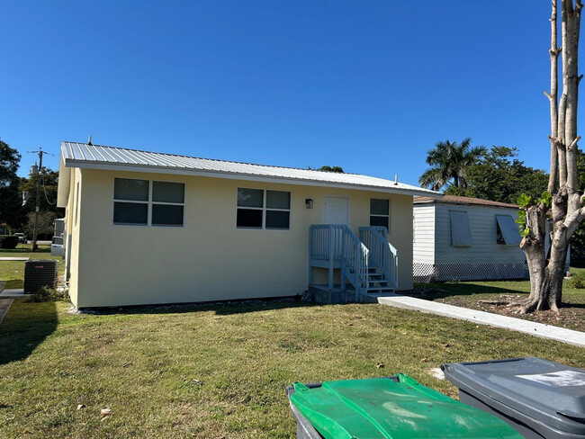 371 Banyan Ave in Pahokee, FL - Building Photo - Building Photo