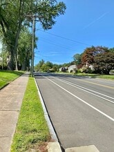 7 Cadwell St in West Hartford, CT - Building Photo - Building Photo