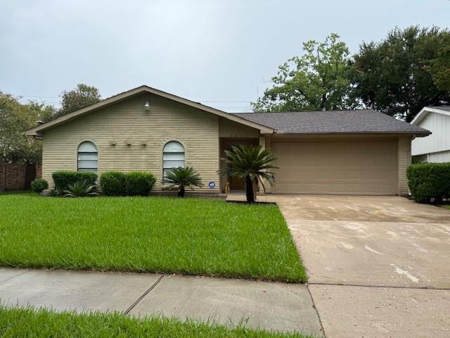 3011 Meadowview Dr in Missouri City, TX - Building Photo
