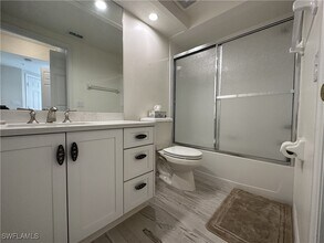 6816 Satinleaf Rd S in Naples, FL - Foto de edificio - Building Photo