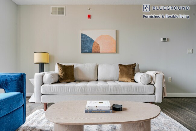 4835 Cordell Ave in Bethesda, MD - Foto de edificio - Building Photo