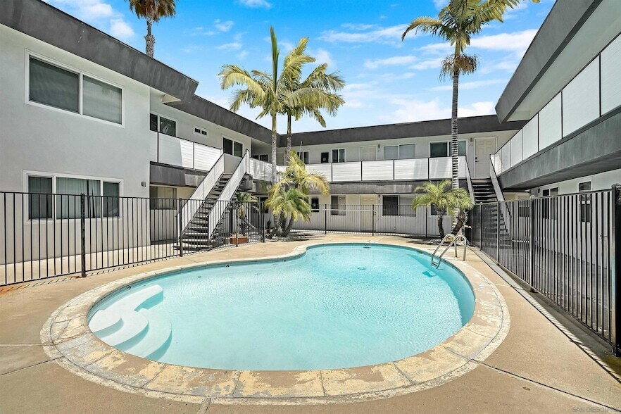 2275 Grand Ave in San Diego, CA - Building Photo