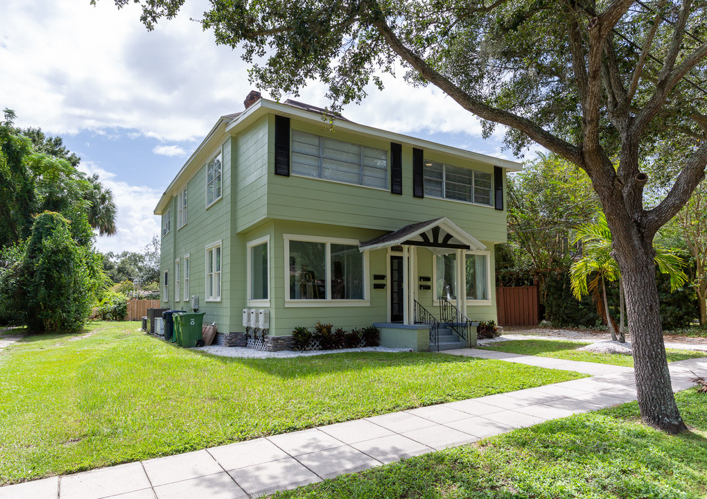 1720 W Hills Ave in Tampa, FL - Building Photo