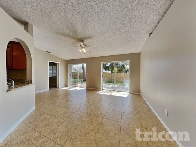 1009 Jamaica Way in Tarpon Springs, FL - Building Photo - Building Photo