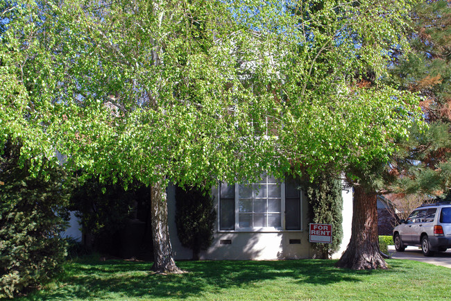 Garden Villa Apartments in Sacramento, CA - Foto de edificio - Building Photo