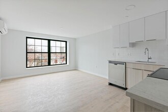 20 Soden St, Unit 2 in Cambridge, MA - Foto de edificio - Building Photo