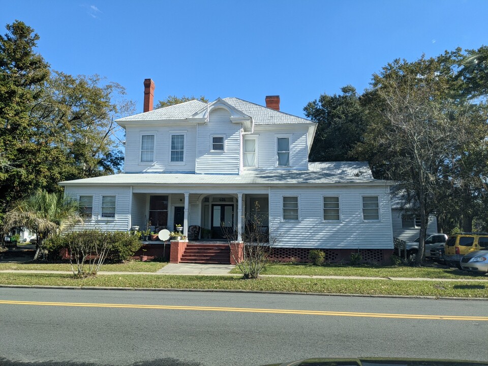 401 N Lee St in Valdosta, GA - Building Photo