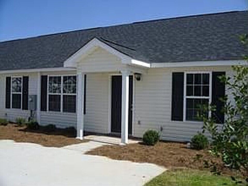 112 Mistletoe Way in Greenwood, SC - Building Photo