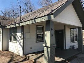 619 Bolivar St in Denton, TX - Building Photo