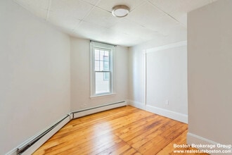 31 Falcon St, Unit 1 in Boston, MA - Building Photo - Building Photo