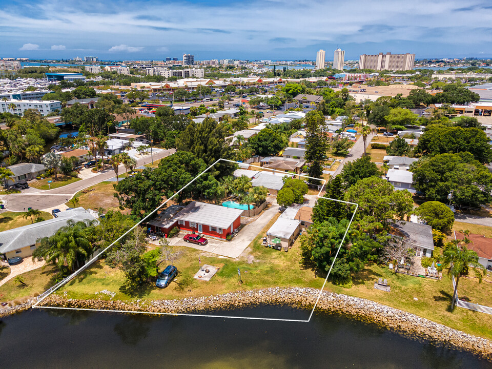 6690 10th Avenue Ter S in St. Petersburg, FL - Building Photo