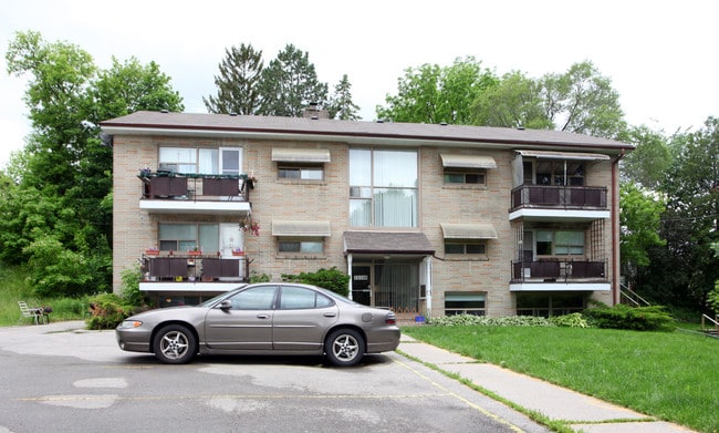 15098-15106 Yonge St in Aurora, ON - Building Photo - Building Photo