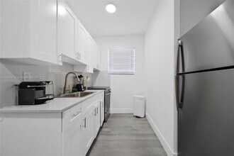 1029 SW 5th St in Miami, FL - Building Photo - Building Photo