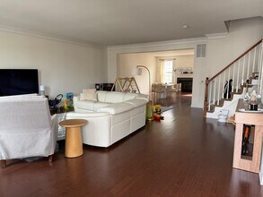 18 Peacock Wy in Princeton, NJ - Foto de edificio - Building Photo