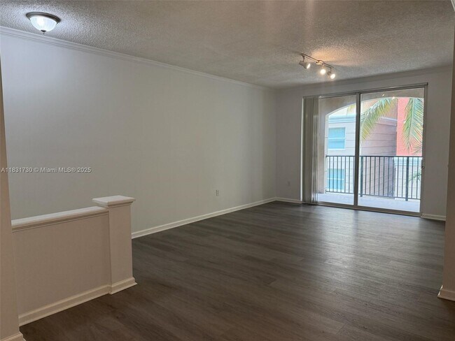 17100 N Bay Rd in Sunny Isles Beach, FL - Building Photo - Building Photo
