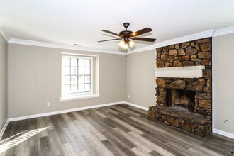 6070 Halstead St in Bartlett, TN - Foto de edificio - Building Photo