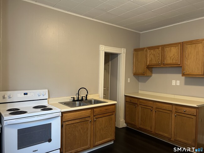 68 Anderson St in Naugatuck, CT - Building Photo - Building Photo