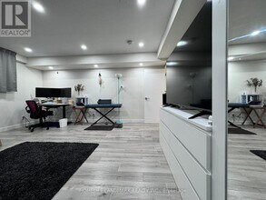 35 Robingrove Rd in Toronto, ON - Building Photo - Building Photo