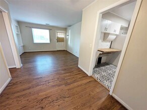 2105 Westchester Dr in The Village, OK - Building Photo - Building Photo